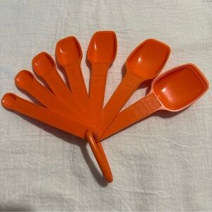 Vintage Tupperware Orange Measuring Spoon Set of 7 1/8 Tsp to 1 TBS excellent